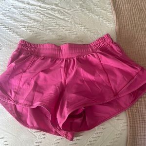 sonic pink lululemon hotty hot shorts 2.5”